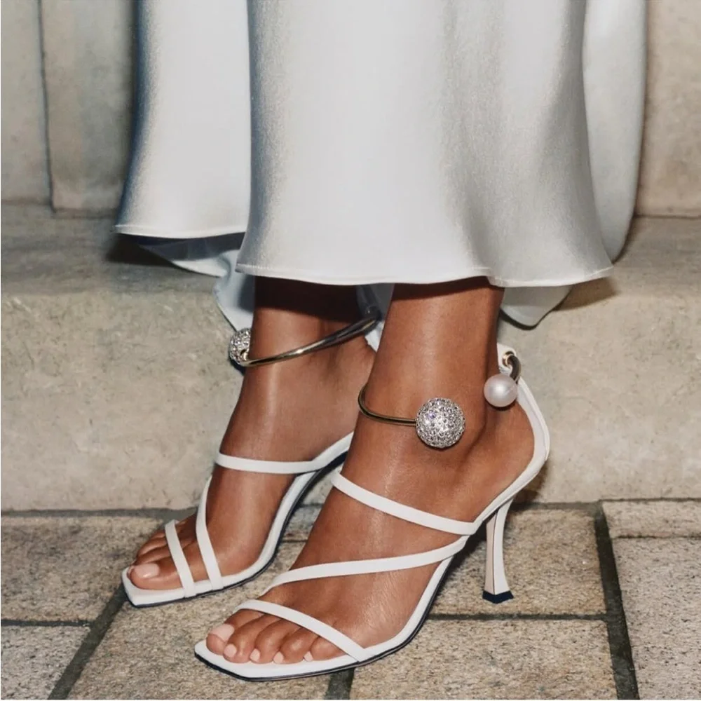 Jimmy Choo excellent minor